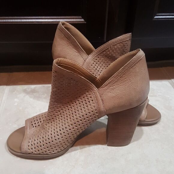 LUCKY BRAND "Livey" Booties - Size 9 1/2 - Picture 3 of 6